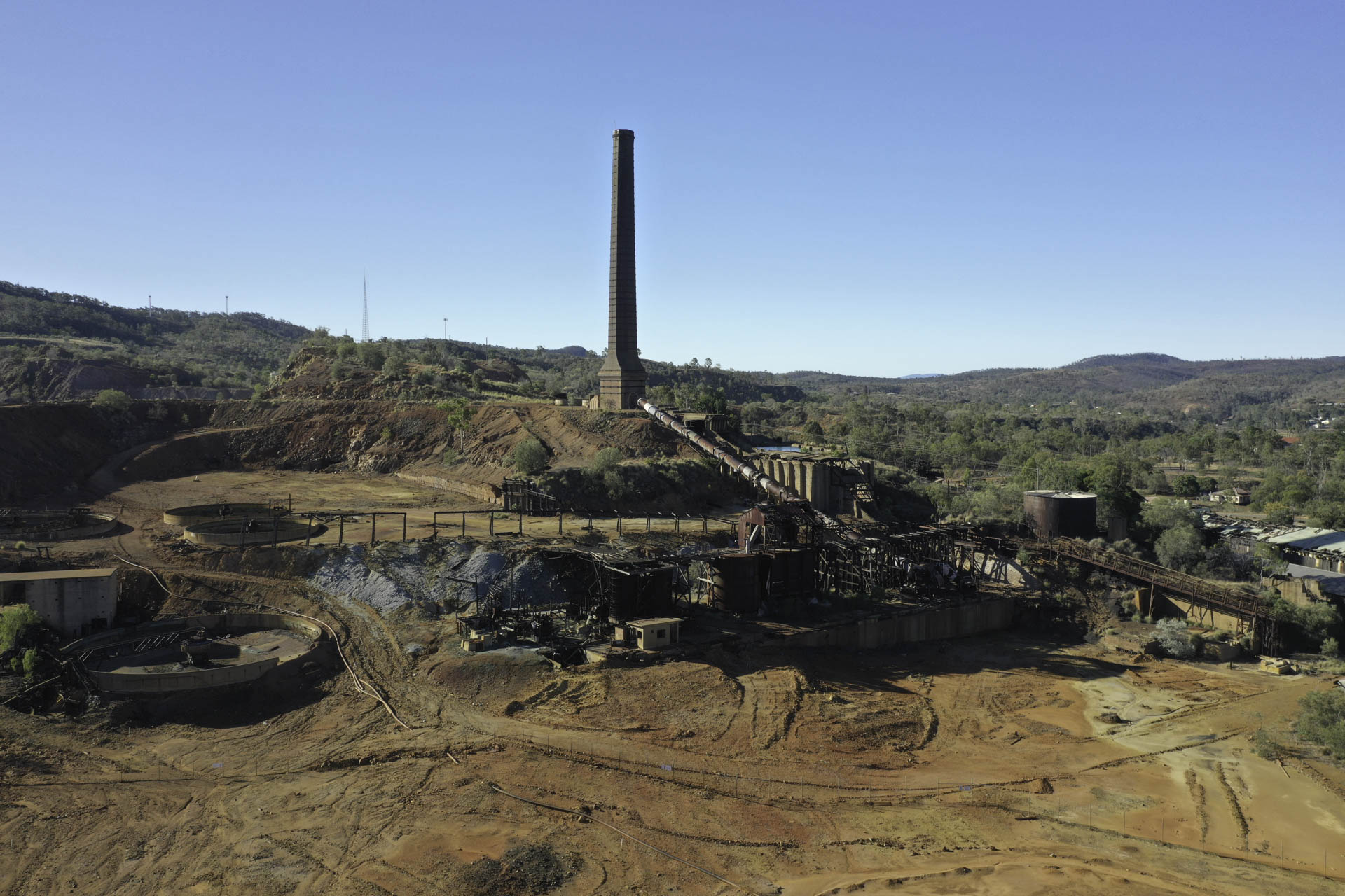 Heritage Minerals Mount Morgan Gold And Copper Tailings Reprocessing And Rehabilitation Chimney Stack Coneyor Belt Brown Dirt And Abandoned Buildings